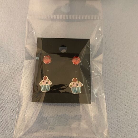 💐 2 Pair Stud Earrings - Picture 6 of 7